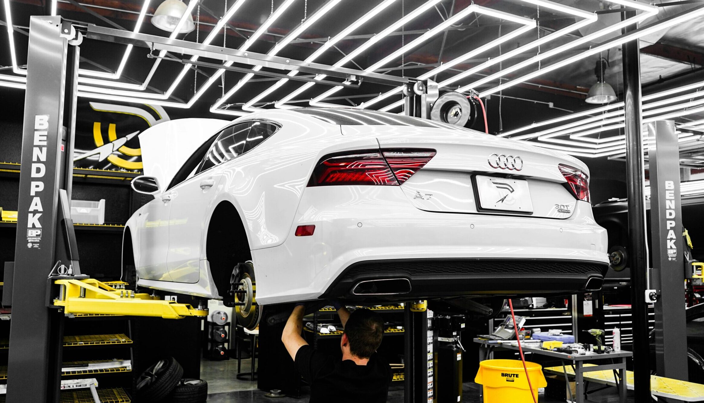 free-photo-of-car-in-an-auto-repair-garage
